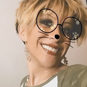 Meet your Posher, Deana chaz